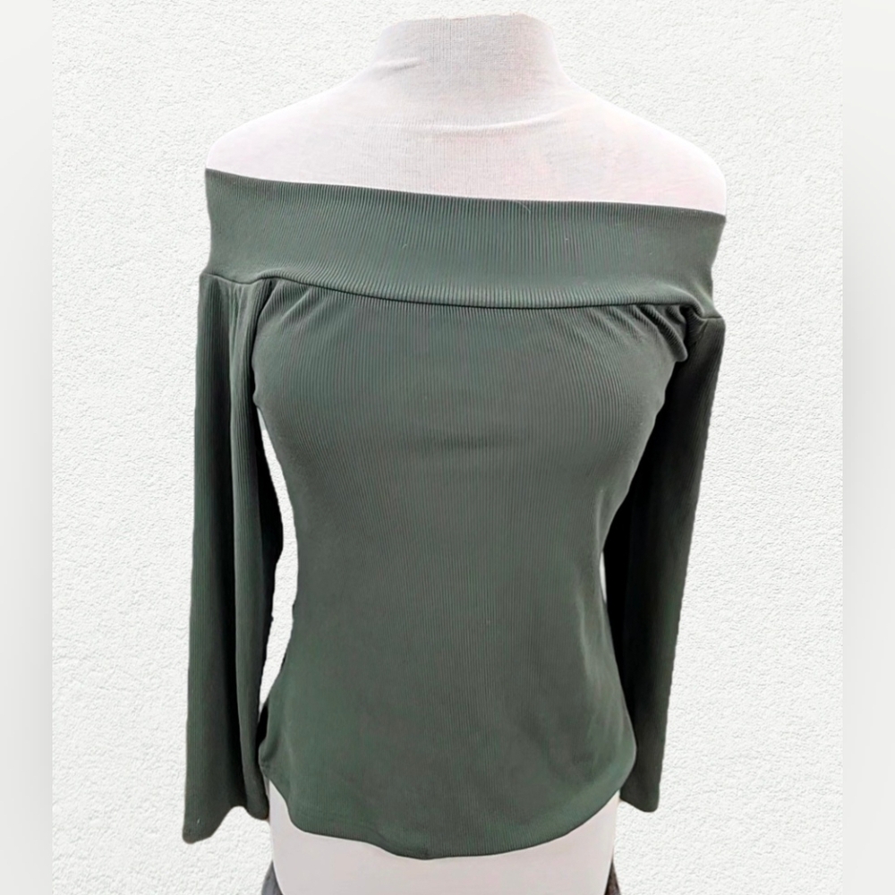 Off-Shoulder Ribbed Top in Olive Green